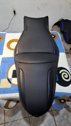 Capa de vestir personalizada banco versys 650