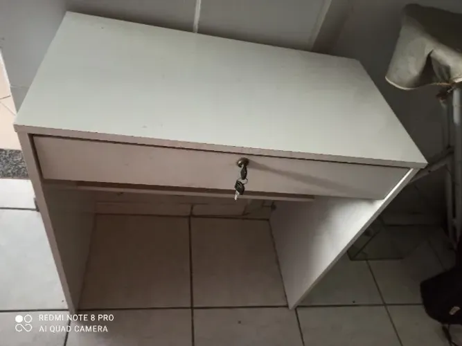 Penteadeira com gaveta Funda e com chave.Nova.Retirada em Irajá