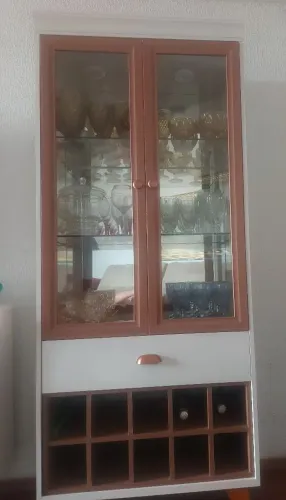 Cristaleira com adega
