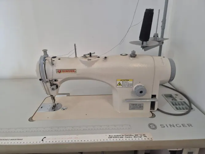Maquina de costura reta Industrial singer