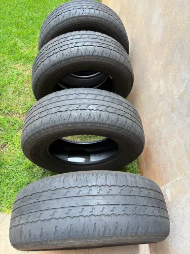 vendo pneu bridgestone 265/65R17