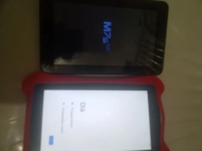 Vendo esses 2 tablets Multilaser M7 s/ e/M so2s/ com avaria na tela