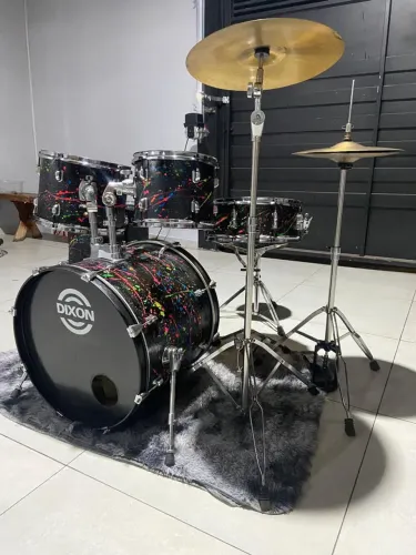 Vende-se Bateria Acústica Dixon Bumbo 20? Costumizada!