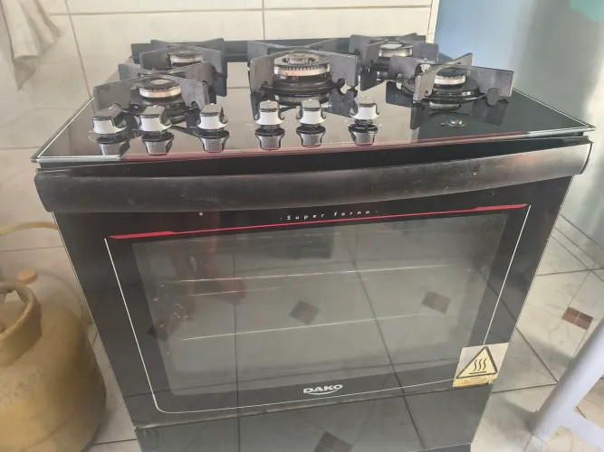 Vende-se Fogão 5 Bocas Dako com Mesa de Vidro e Acendimento Automático