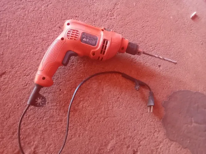 Furadeira 560w blaker decker