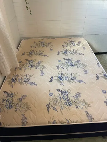 Vendo cama box seminova