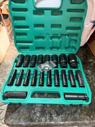 Vendo maleta com 20 soquetes nova