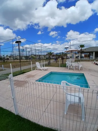 Casa no Condomínio Moradas da Serra | Pacatuba | 2 Quartos | Quintal | Lazer Completo