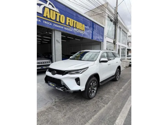 Toyota Hilux SW4 SRX Plat. 4X4 2.8 TB Die. Aut. 2025