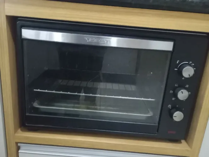 Forno elétrico 60L Plus Best com espeto giratório, função assar e grelhar
