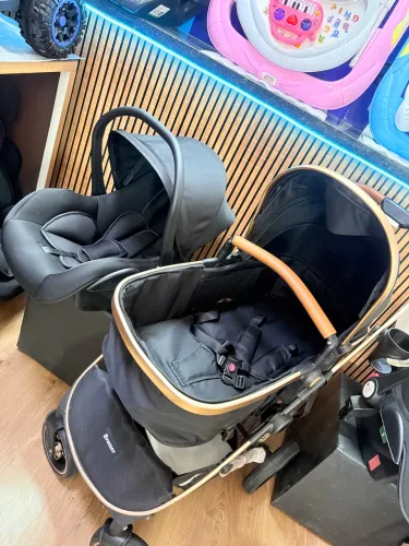 Kit moisés carrinho com o bebê conforto novos na caixa 