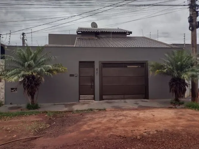 Casa com 3 Quarto(s) e 3 banheiro(s) para Alugar, 250 m² por R$ 3800 / Mês