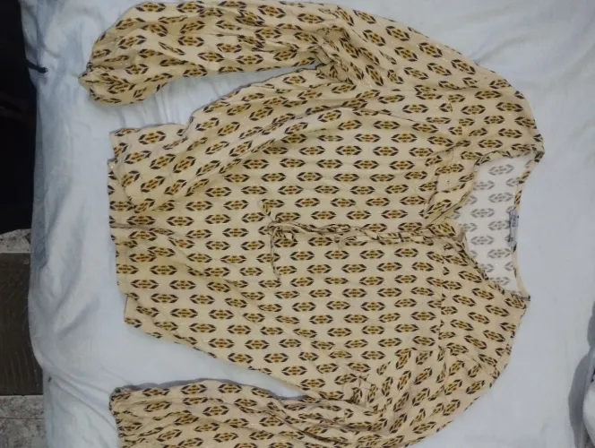 Blusa Árabe semi nova Tam GG