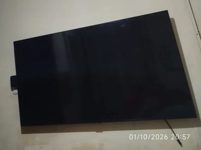 TV Samsung com defeito, tela apagada. Ref un50tu8000gxzd