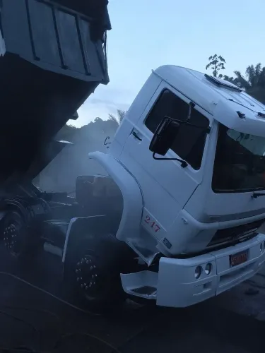 Vendo ou trocar em cavalo mecânico Vw Titan 18310 bitruck todo legalizado