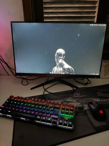 Monitor Gamer Target Altay 24" Full HD 144Hz + Teclado Mecânico Kross RGB