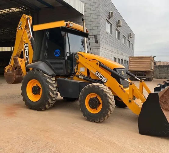 Retroescavadeira JCB 3CX 2014 - Em até 120x