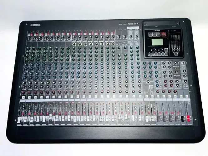YAMAHA MESA MGP24X,