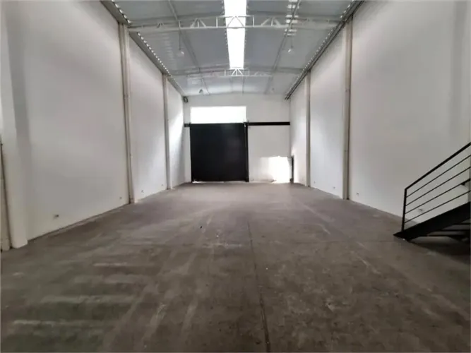Galpão na Rua Manuel Jacinto, 396 116 m²