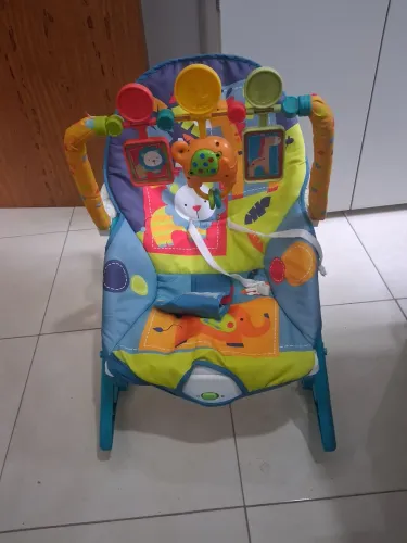 Cadeirinha Infantil com móbile