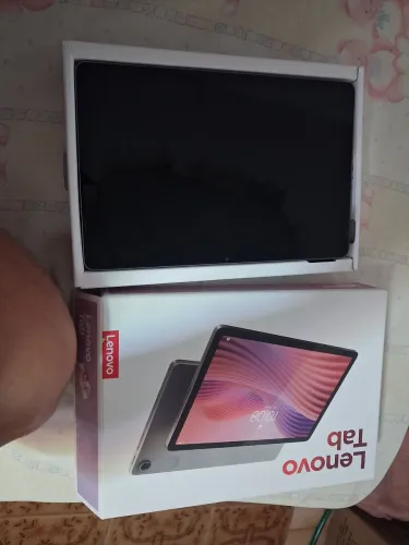 Tablet Lenovo em estado de Zero.