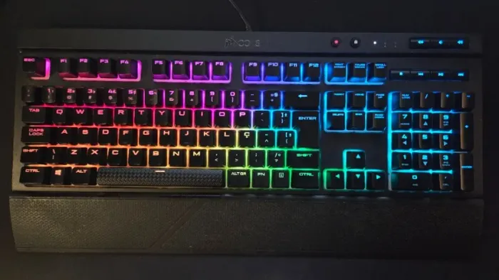 Teclado Mecânico Corsair K68 RGB