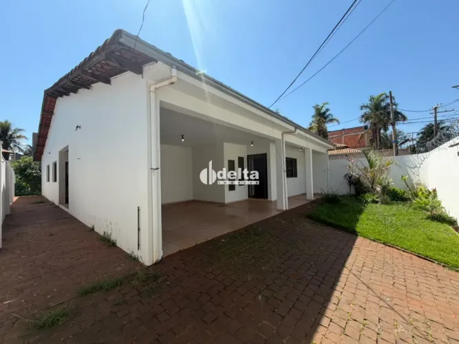Casa residencial com 4 quartos sendo 1 suíte disponível para locação no bairro Morada da C