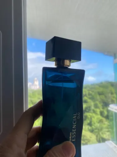 PERFUME NATURA ESSENCIAL OUD USADO