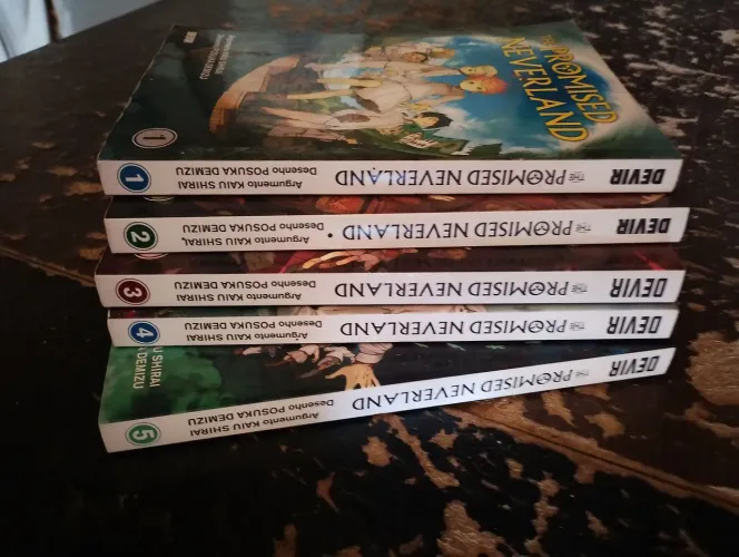 The Promised Neverland Vol. 1 ao 5 | Edição Portuguesa | Ótimo Estado<br>