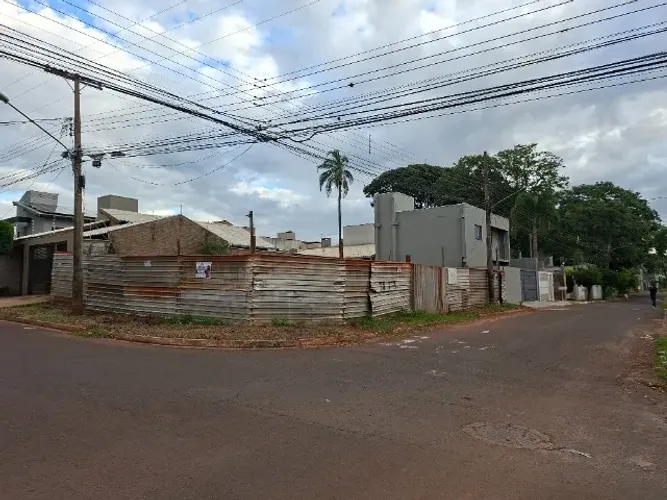 Vendo terreno de esquina próximo a Via Park