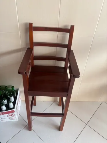 Cadeira de madeira para criança 