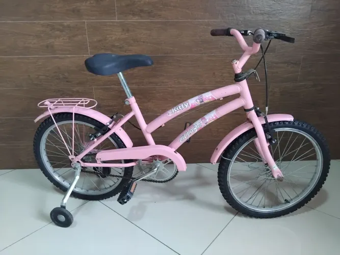 Bicicleta aro 20 feminina com rodinhas laterais