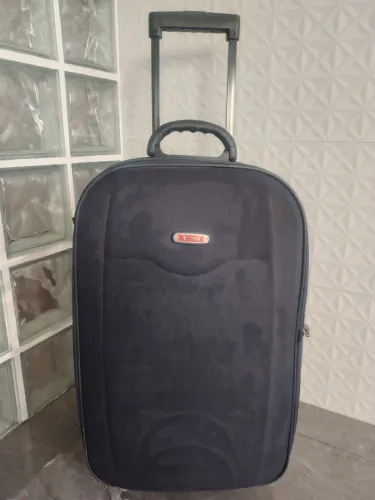 Mala de viagem com rodinhas( 60 cm de altura)