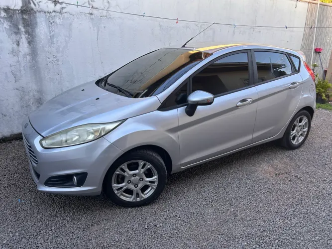 Ford Fiesta 1.6 16V Flex Aut. 5P 2015