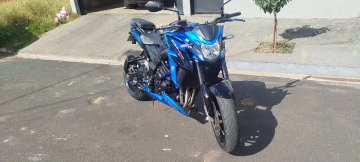 Moto Suzuki GSX-S750 CC