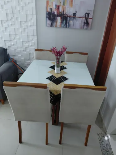 Mesa e cadeiras