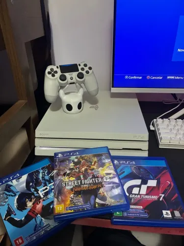 PS4 PRO (Branco) + 3 Jogos