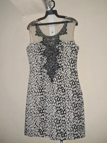 Vestido de festa curto/ M -le ricard - preto/branco - usado apenas 1x