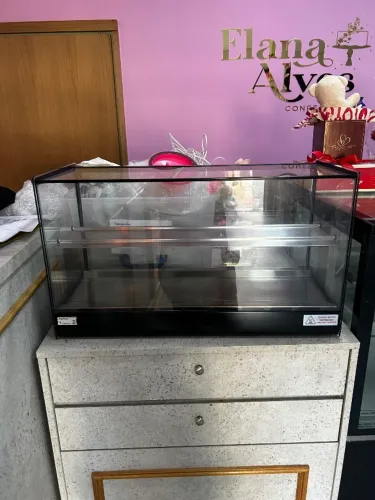 Estufa para salgados em ótimo estado