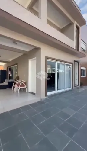 CASA SOBRADO MOBILIADA COM 6 DORMITORIOS SENDO 2 SUITES 4 BANHEIROS A 500 METROS DA PRAIA