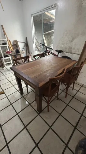 Conjunto mesa de jantar com 4 cadeiras