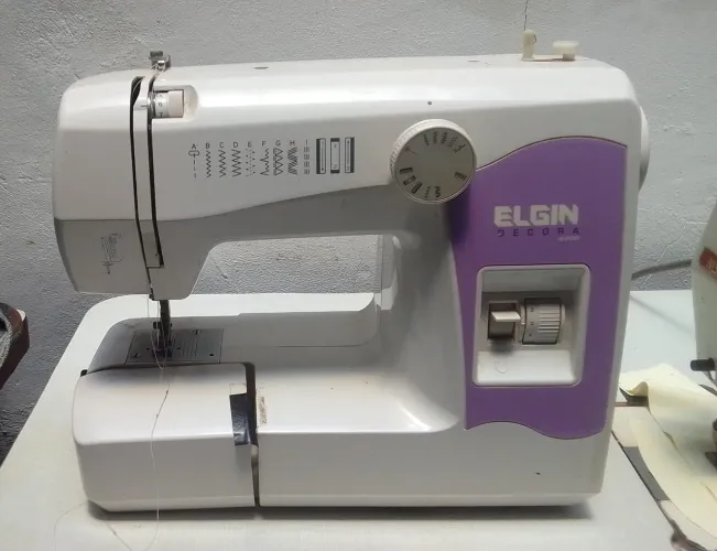 Máquina Elgin costura