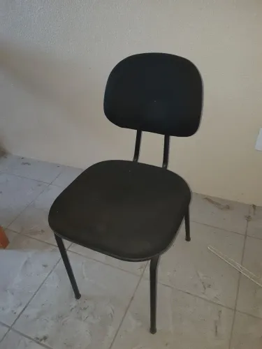 Cadeira secretária fixa de pé palito