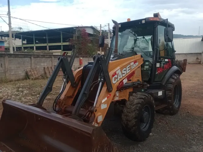 Retroescavadeira Case 580N 4x4 2020 Único Dono