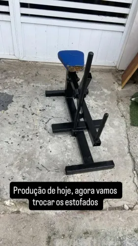 Banco de panturrilha , completo o suporte está guardado