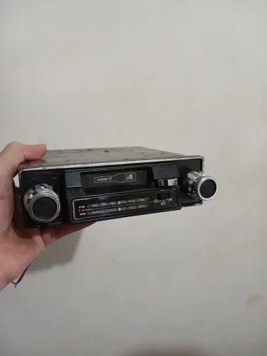 Auto Rádio e Toca Fitas TkR 150 ( Famoso  Cara Preta)