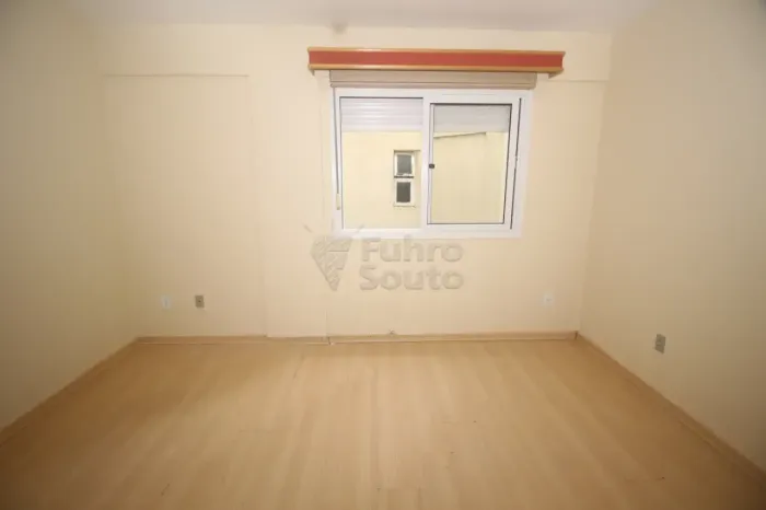 Kitinete na Galeria Triunfo em Frente a Católica no Centro de Pelotas - Para Locação e Ven