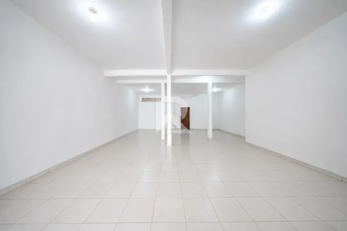Galpão Comercial com 200 m² para Locação  Cidade Industrial  Curitiba/PR