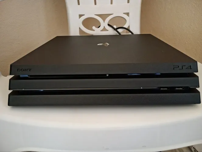 Vendo PS4 Pro