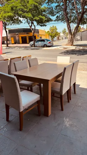 Mesa completa de madeira maciça 
